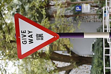 《刺客信条：影》玩法新情报 弥助奈绪江战斗风格差异大